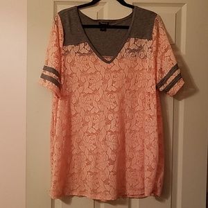 Peach Lace Torrid Top 🍑